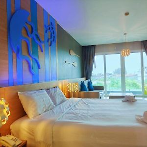 Junior Suite Bath Balcony